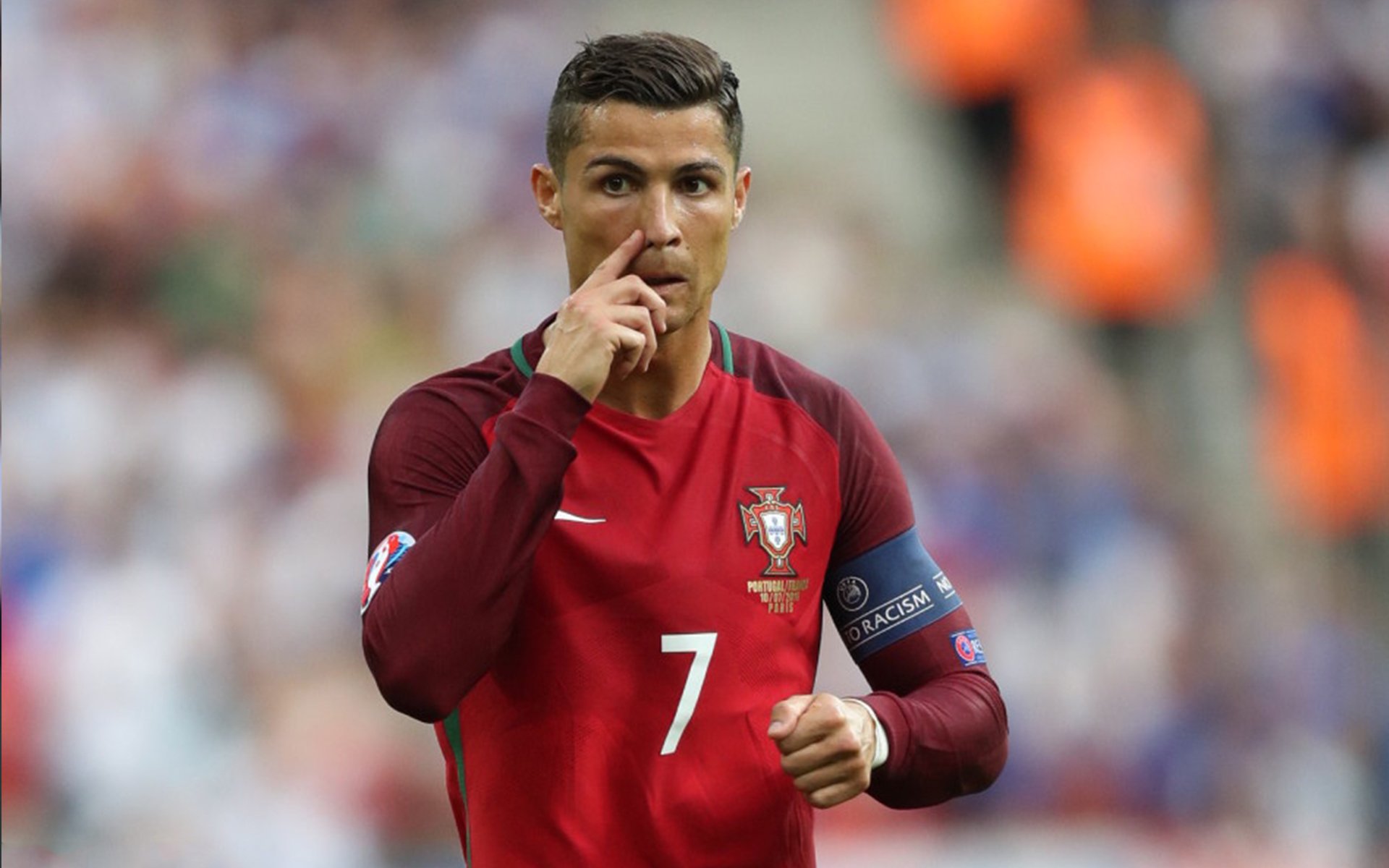 天价转会震撼足坛!巴黎圣日耳曼2.5亿欧元签下超级新星,刷新历史纪录