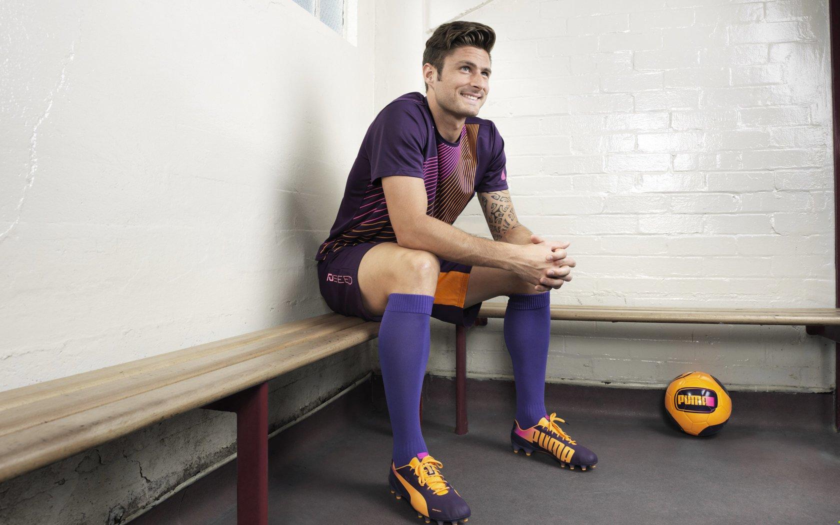 哈兰德梅开二度助曼城大胜 领跑英超射手榜