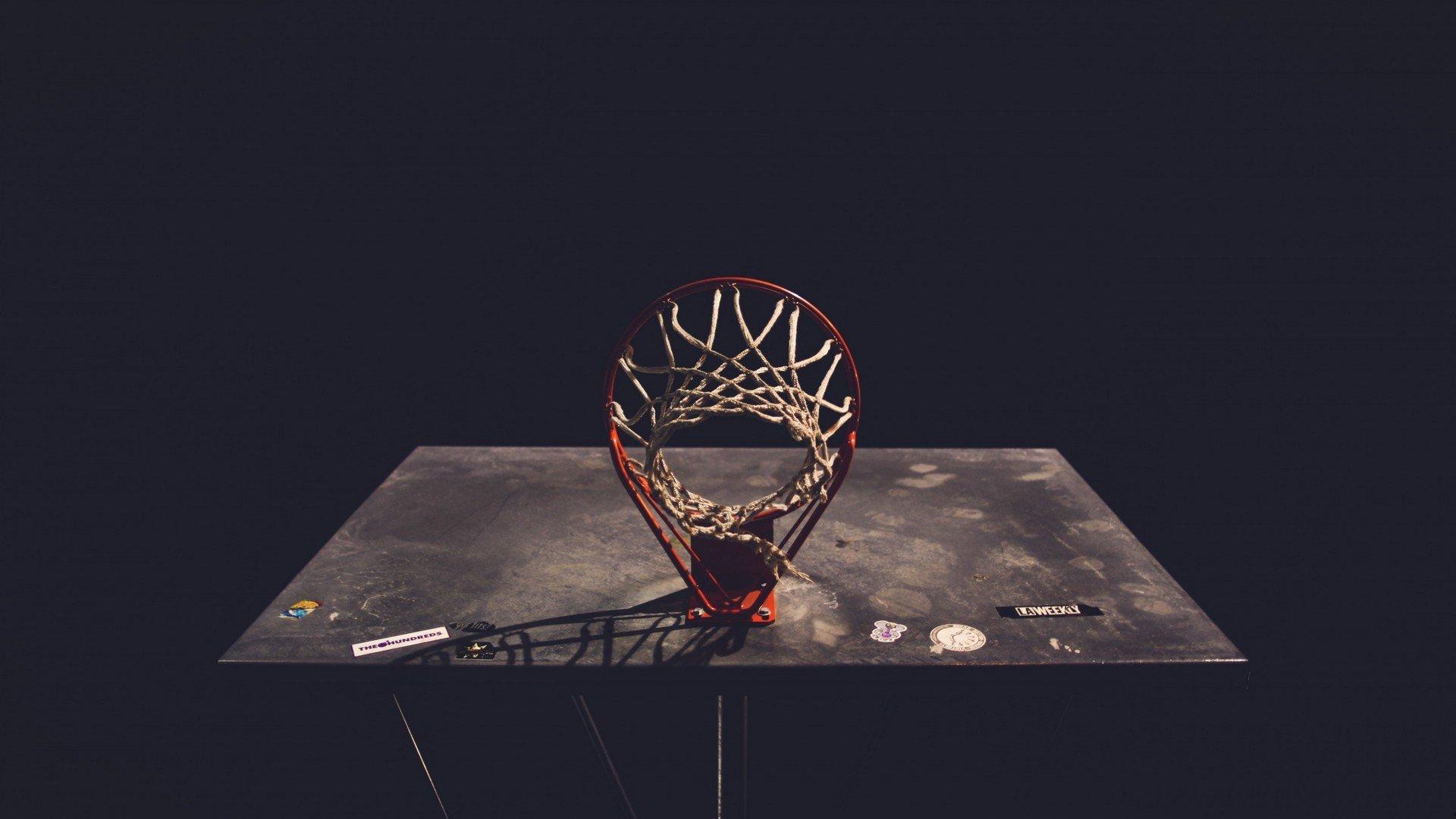 红黑军团新战袍引燃时尚风暴，中超新星谢文能沉浸华云龙Live初体验，足球与摇滚的跨界共鸣